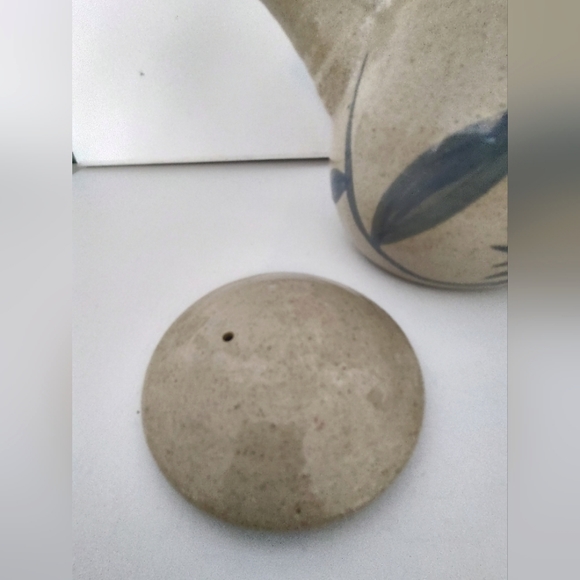 Sonny Fletcher Delph Blue Daisy vintage pottery pitcher W/ lid - Picture 3 of 11